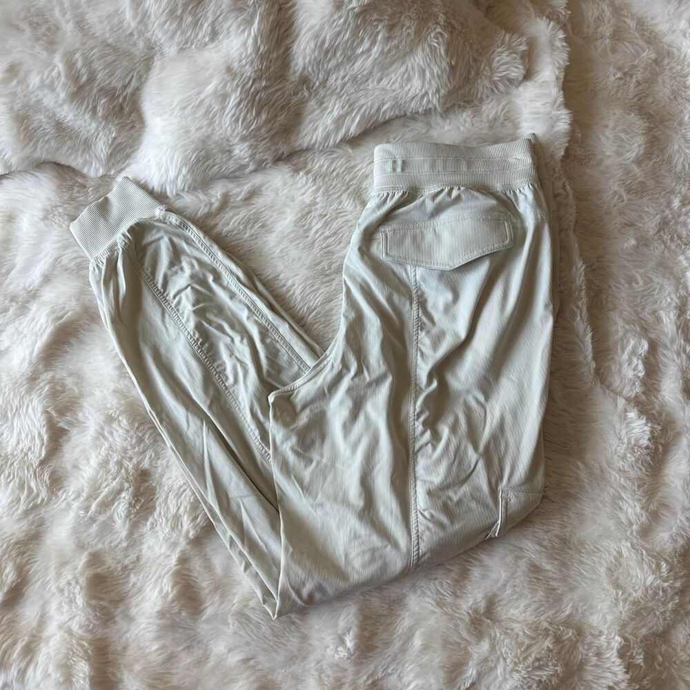 Lululemon Women's Bone Colored Trousers